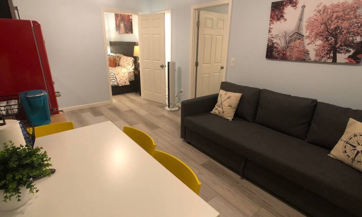 East San Mateo Apartment | Attractive oasis, conveniently located