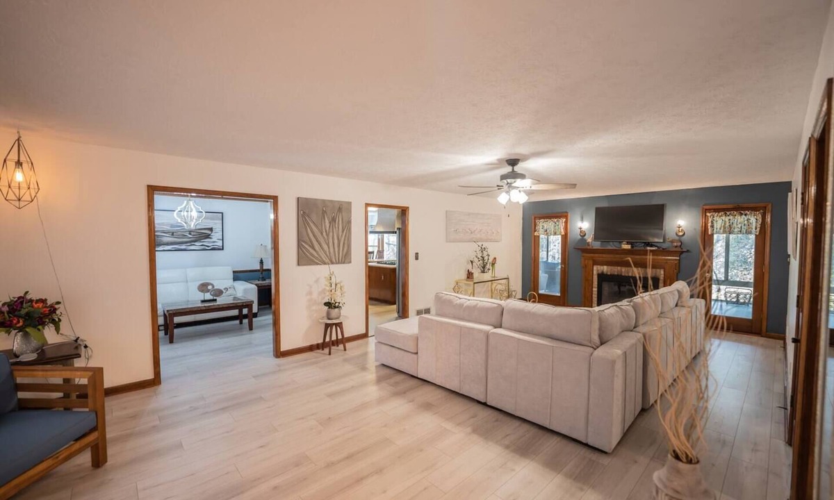 Fayetteville House | Attractively decorated with a tree house view