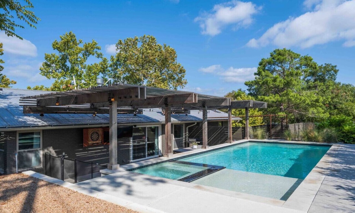 Greater South River City House | ATX Summer Oasis | Pool & Hot Tub| Sleeps 8
