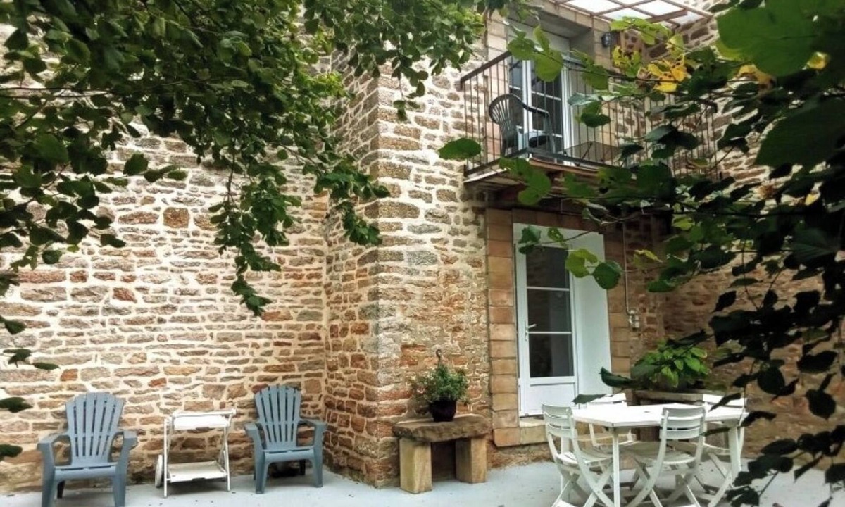 Chevagny-les-Chevrieres House | Atypical cottage by the stream - South Burgundy