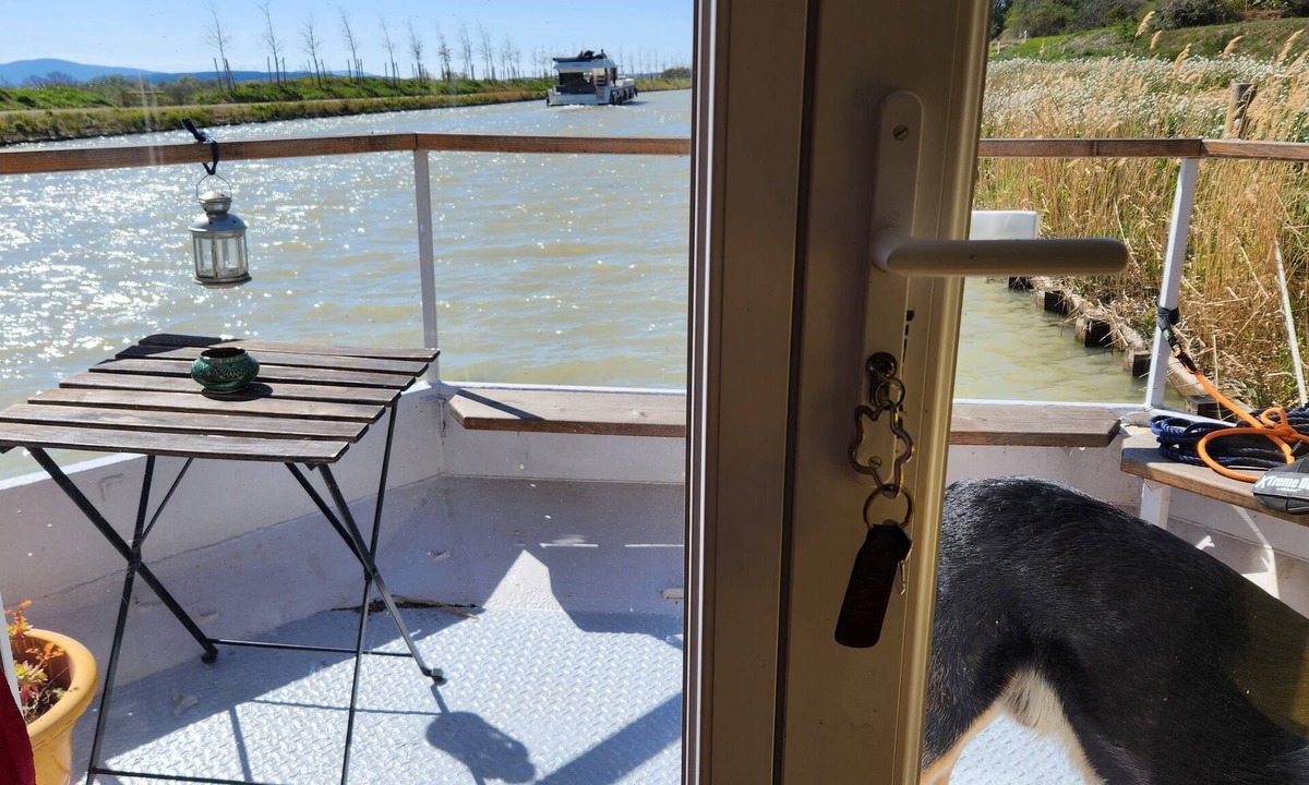 Labastide-d'Anjou Boat Rental | Atypical boat on the Canal du Midi