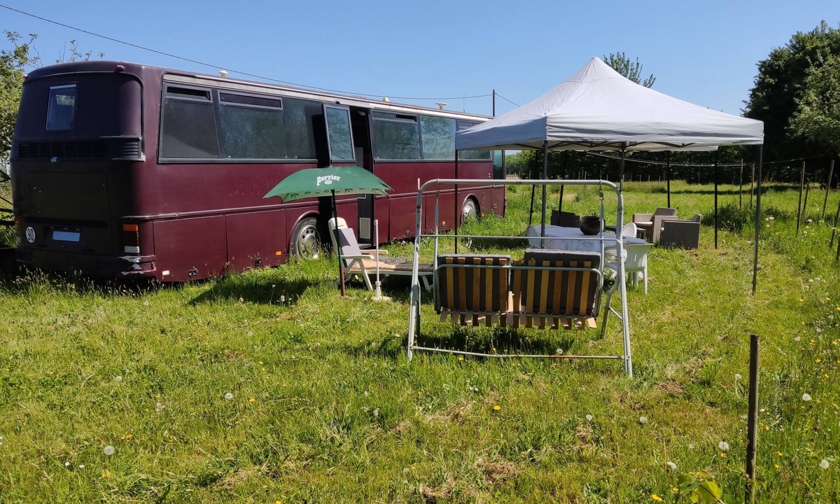 Mansigne House | Atypical gîte converted into a camper van for 4 people with all comforts.