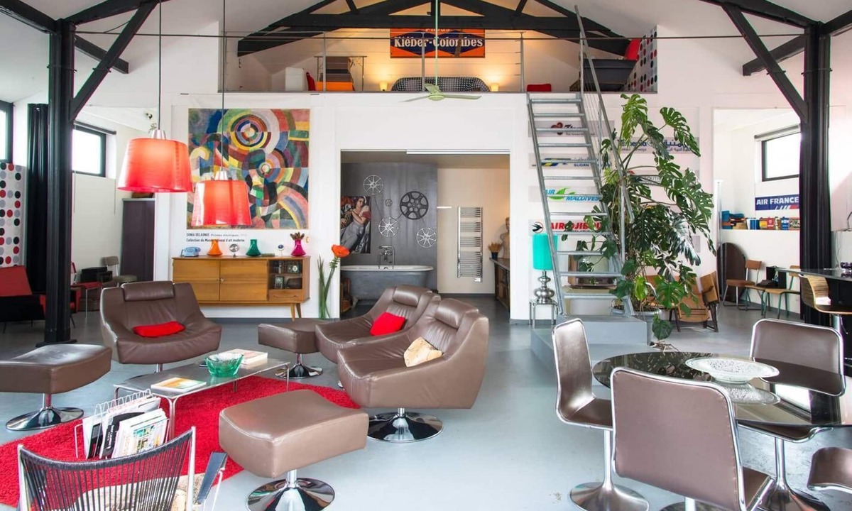 Le Champ-Saint-Pere House | ATYPICAL LOFT -Former CINEMA-CAMPAIGN-NEAR SEA