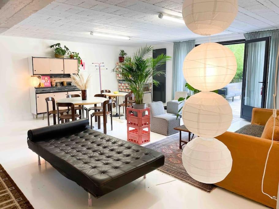 Grosrouvre House | Atypique ancien studio de cinéma 100m2