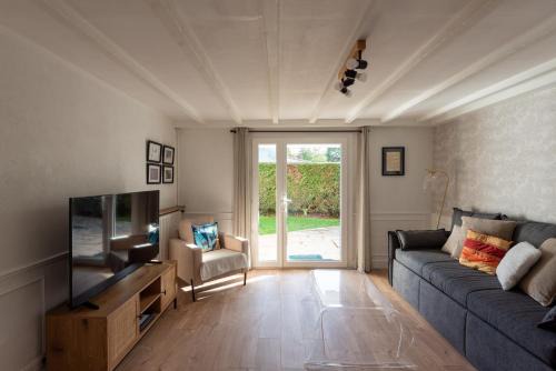 La Rochefoucauld Apartment | Au 9ème Art