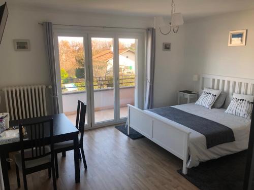 Rolle Bed & Breakfast | Au Bonheur des Iris