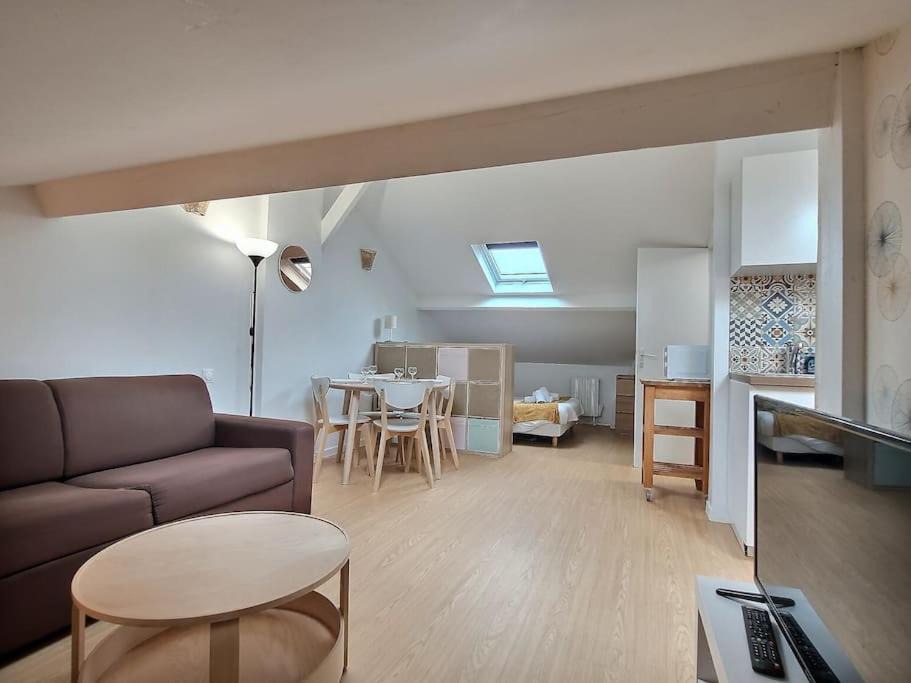Chelles Apartment | Au bord du canal G *Paris*Disney*Gare*