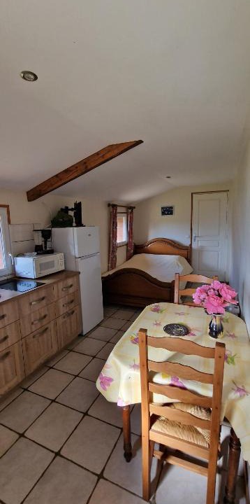 Cosges House | AU Bosquet fleuri