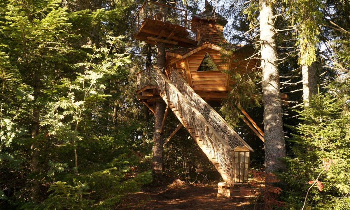 La Tour-dʼAuvergne Cabin | Au Brendezi tree house