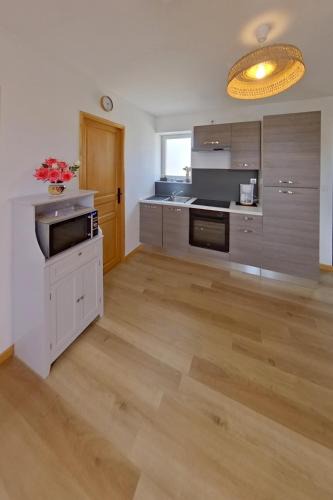 Reviers Apartment | Au cœur du village "gîte de la mue"