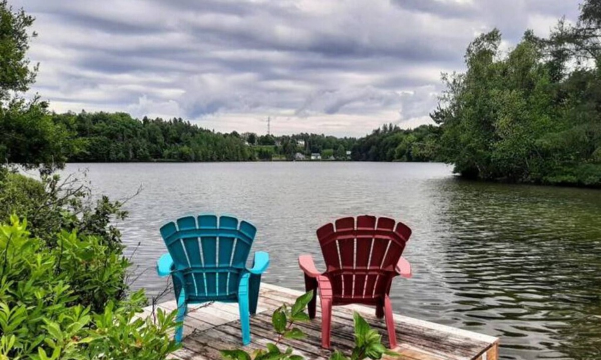 Saint-Gabriel-de-Valcartier Ski Chalet | Authentic nature cottage + private lake access 1 min Village Vacances Valcartier