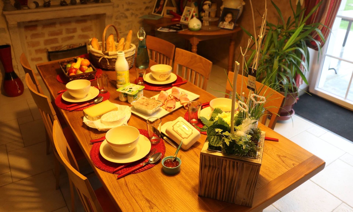 Tonnoy House | Au Caprice de L'Atre