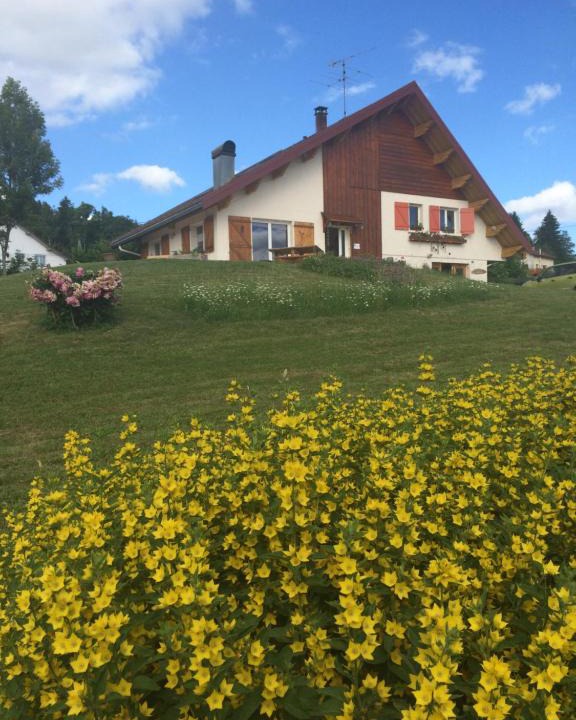 Les Fourgs Bed & Breakfast | Au Charnet