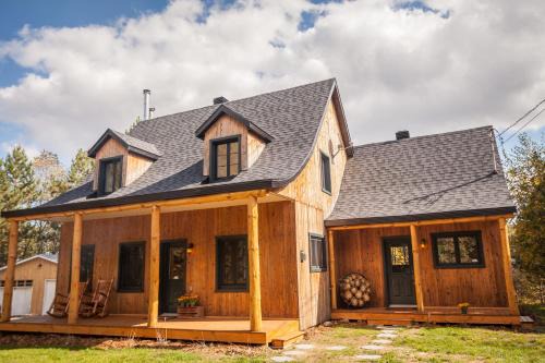 Sainte-Melanie Ski Chalet | Au Chic Chalet des Chutes Chic Chalet