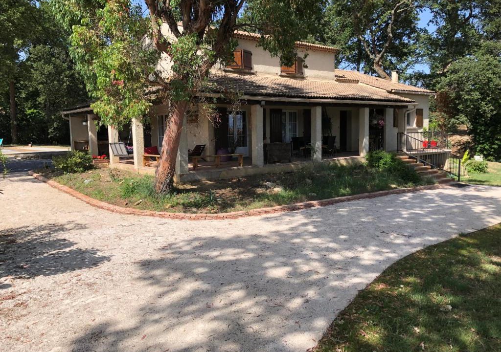 Saint-Laurent-La-Vernede Bed & Breakfast | Au Coeur Des Arbres