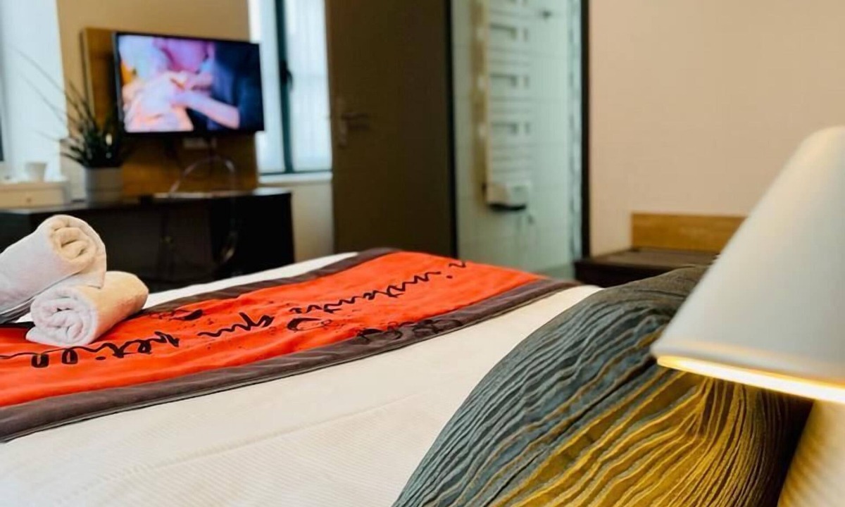 Loches-sur-Ource Hotel | Au Coeur Des Bulles