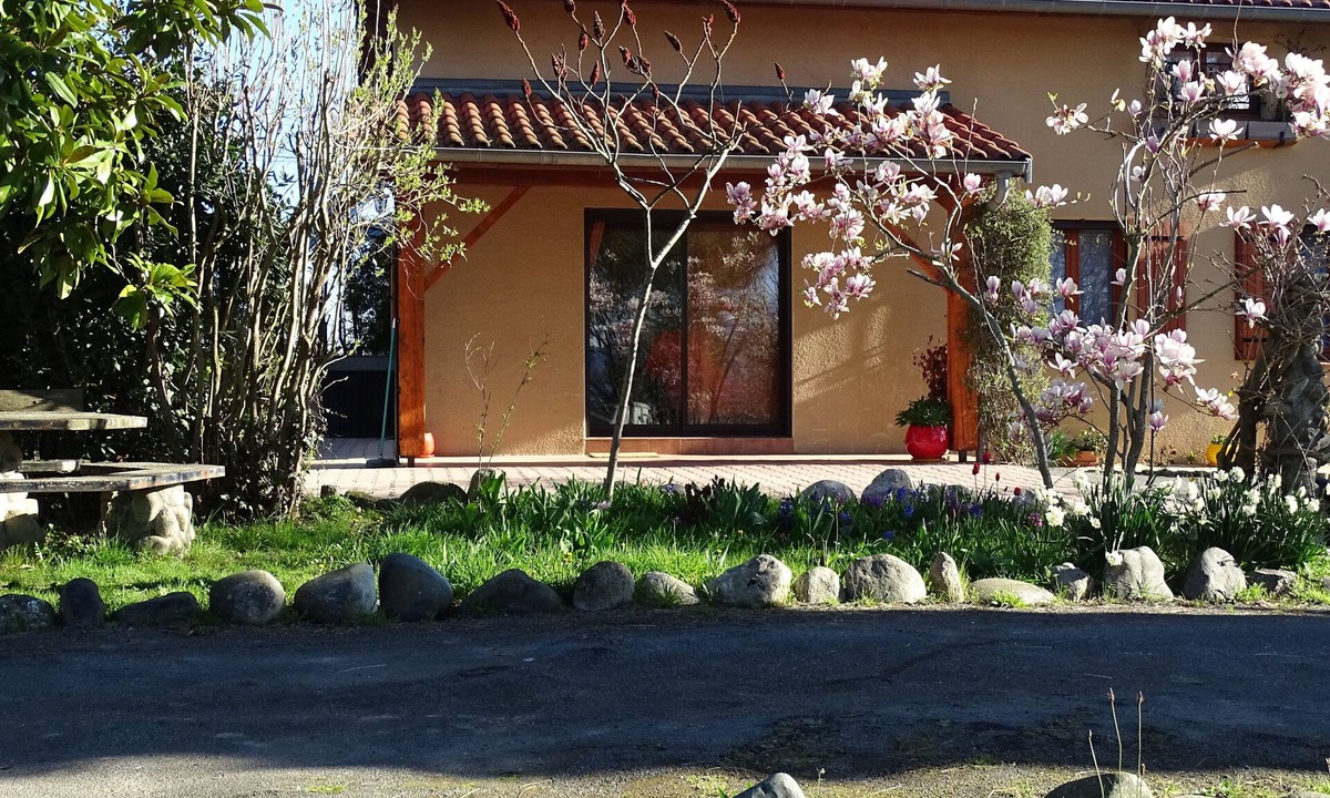 Villeneuve-de-Riviere House | Au-delà des cimes" gîte