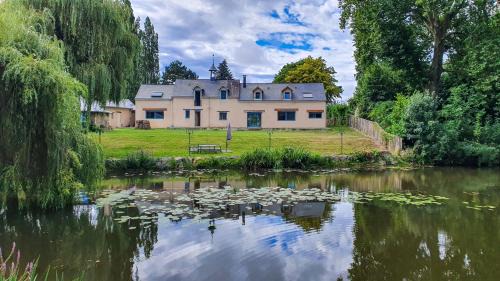 La Chapelle-Saint-Aubin Bed & Breakfast | Au fil de l'eau