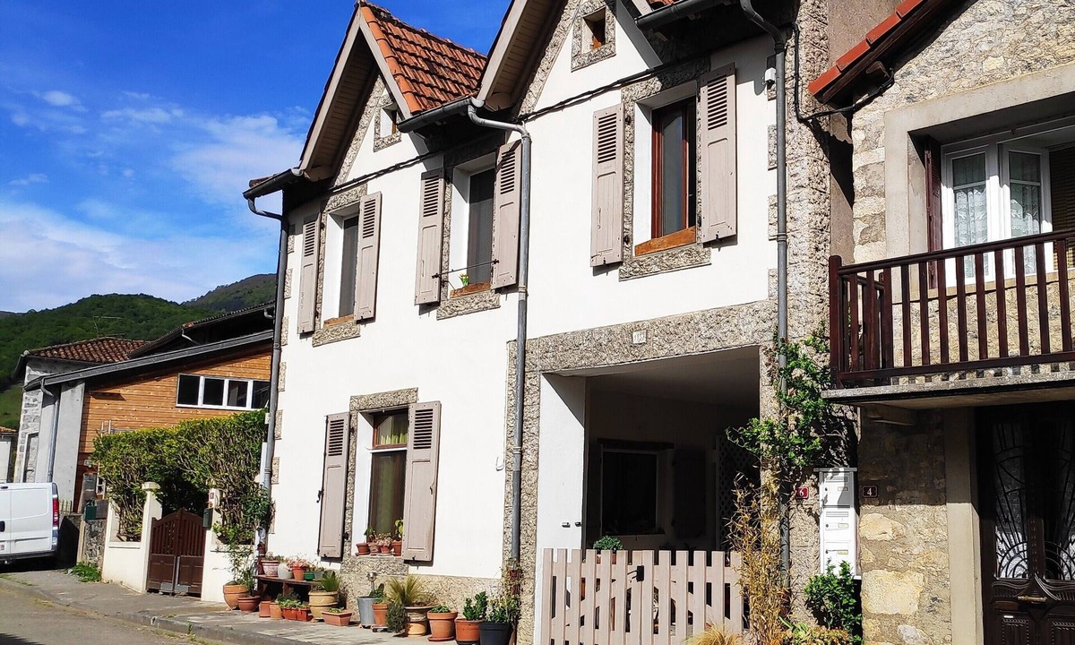Cazavet House | Au fil des sources – Spacious Village House in Ariège, Pyrenees