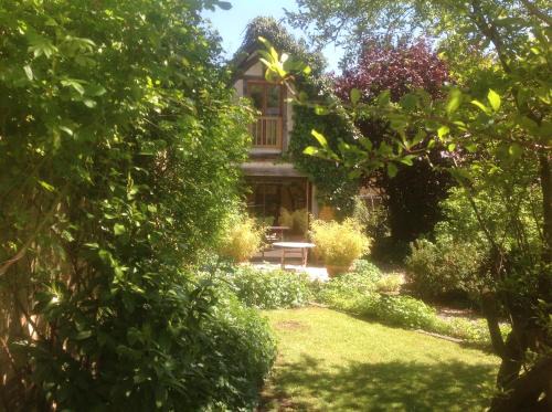 Saint-Saens House | Au Fond du Jardin Maison d'hôtes