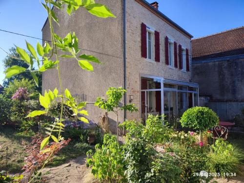 Auxonne Bed & Breakfast | Au Jardin de Curé