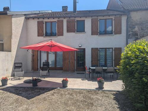 Champigny-sous-Varennes House | Au jardin