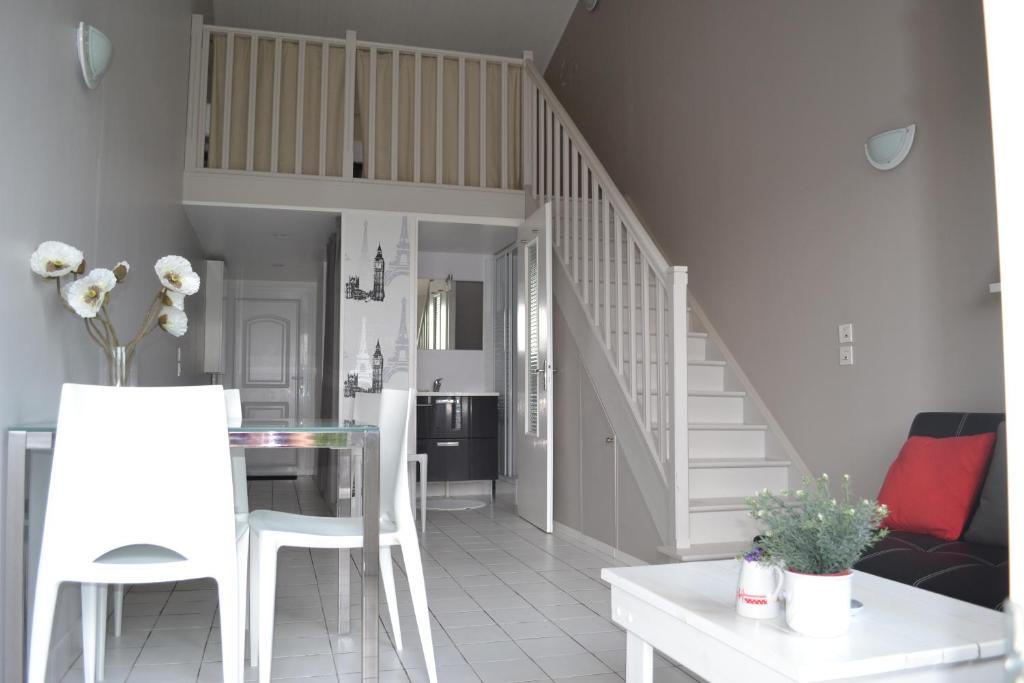 Jonzac House | Au Pas Du Chateau