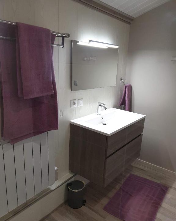 Saint-Martin-du-Frene Bed & Breakfast | Au petit bonheur