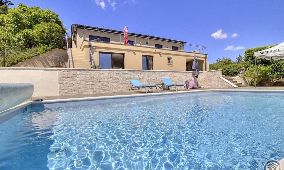 Charnay House | Au Petit Fontainebleau