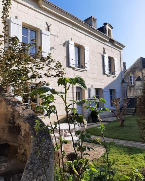 Gennes-Val-de-Loire Bed & Breakfast | Au pied du Lavoir chambre Germaine