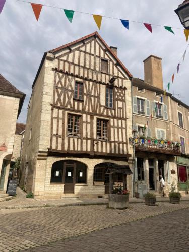 Noyers-sur-Serein Apartment | Au poids du Roy