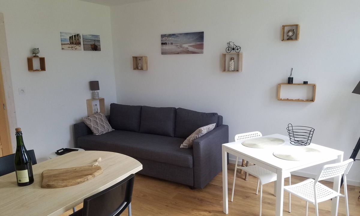 Equemauville Apartment | Au raidillon - Bright studio overlooking Honfleur