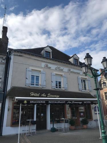 Lorris Hotel | Au Sauvage