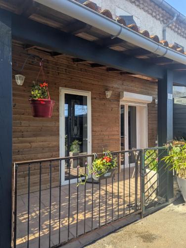 Jonquieres House | au village