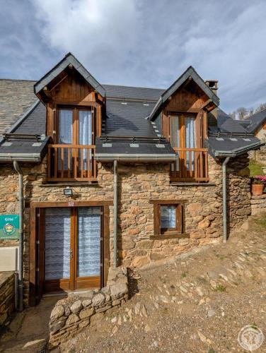 Jurvielle House | Au village