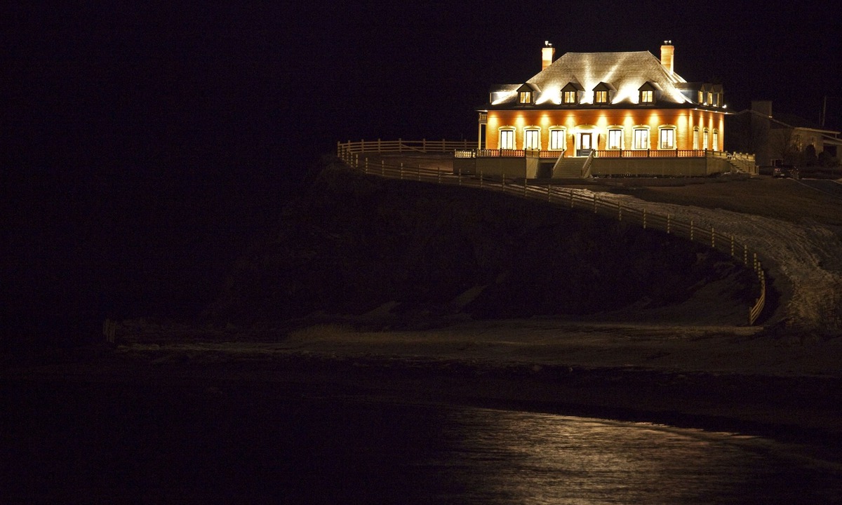 Sainte-Anne-des-Monts Hotel | Auberge Chateau Lamontagne