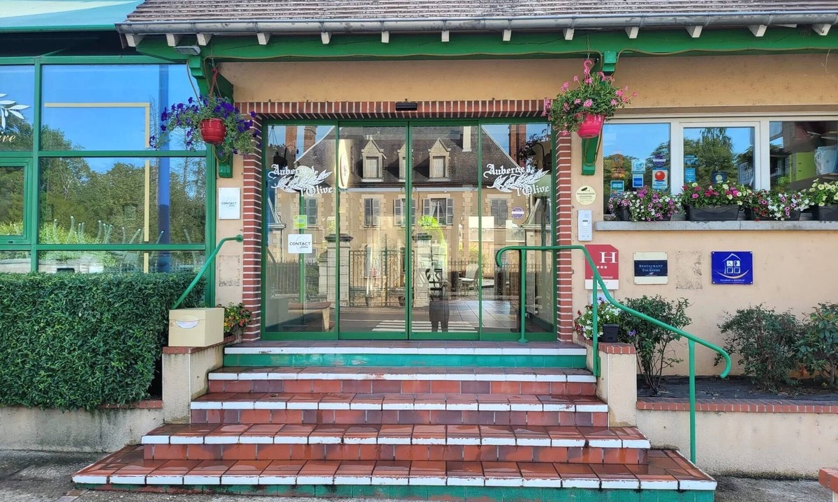 Dompierre-sur-Besbre Hotel | Auberge De L'Olive