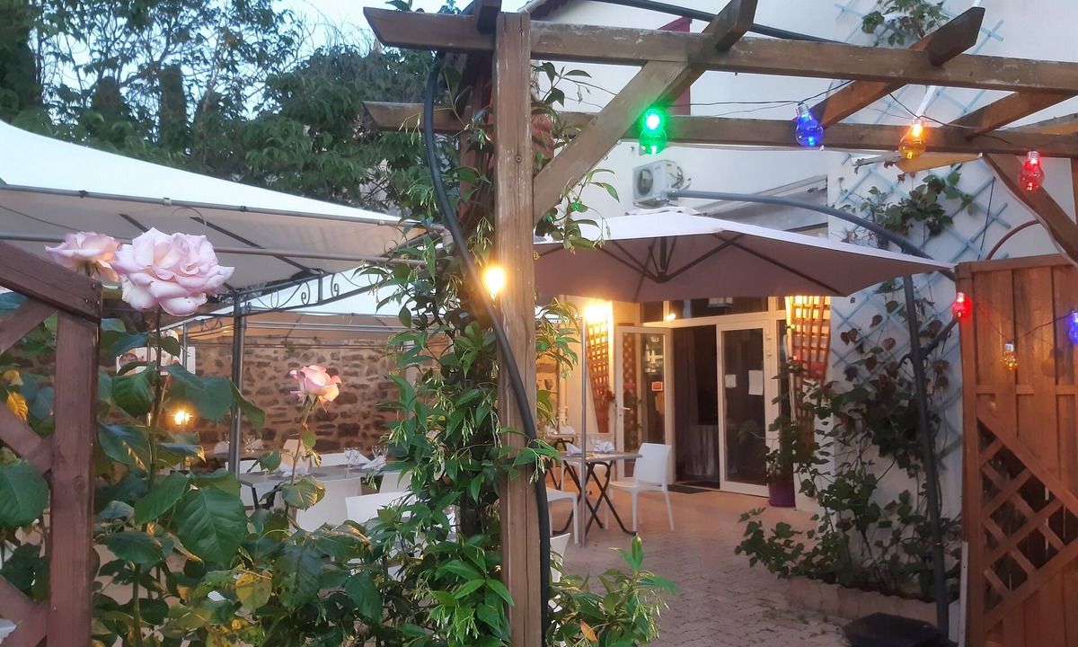 Lablachere Hotel | Auberge de la Couronne