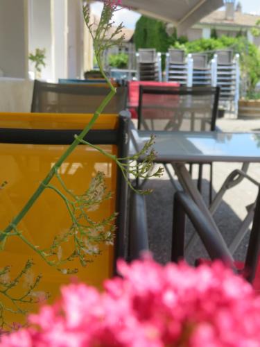 Revest-des-Brousses Hotel | Auberge de la petite casserole