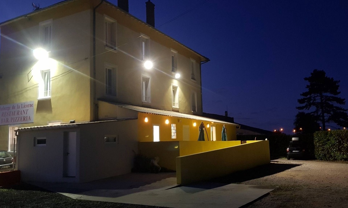 Livron-sur-Drome Hotel | Auberge de la Licorne