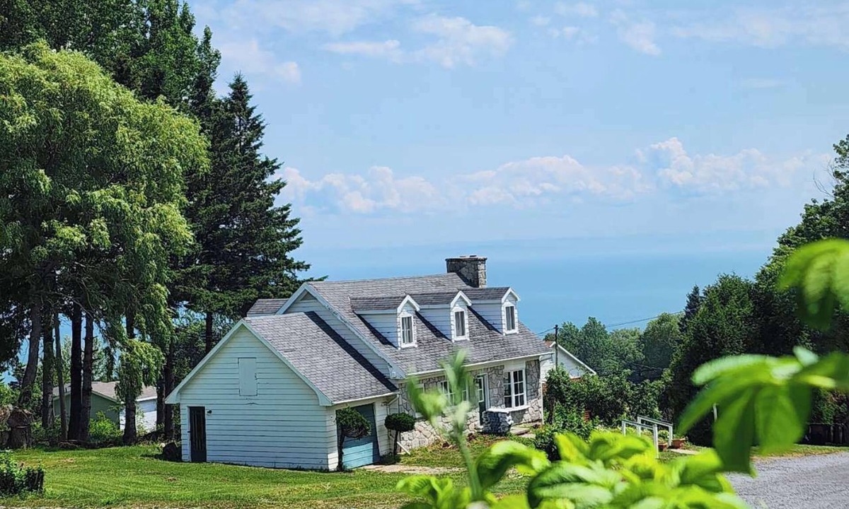 Cap-a-l'Aigle Hotel | Auberge des Nuages