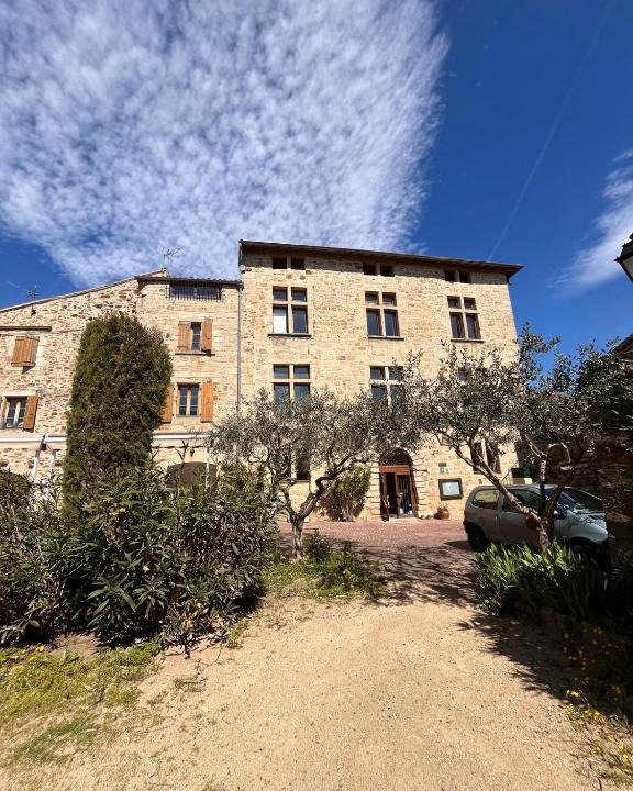 Vinezac Hotel | auberge des trois ami-es