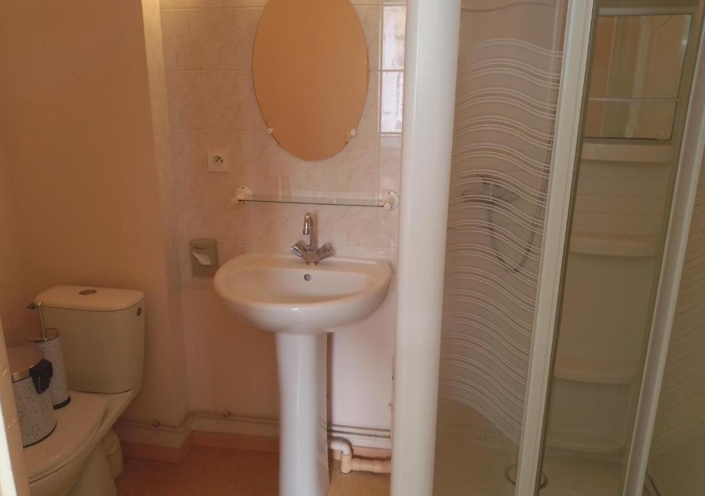 Savigny-en-Veron Hotel | Auberge du bocage