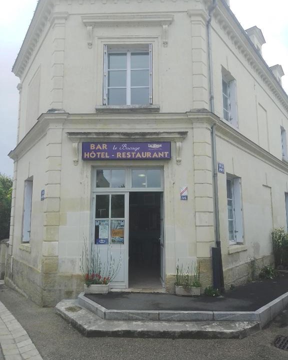 Savigny-en-Veron Hotel | Auberge du bocage