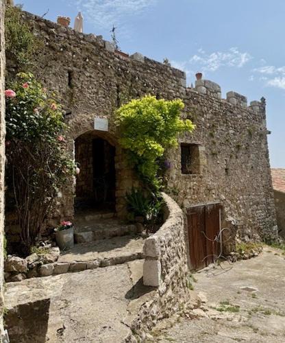 Bezaudun-les-Alpes House | Auberge du Château de Bezaudun