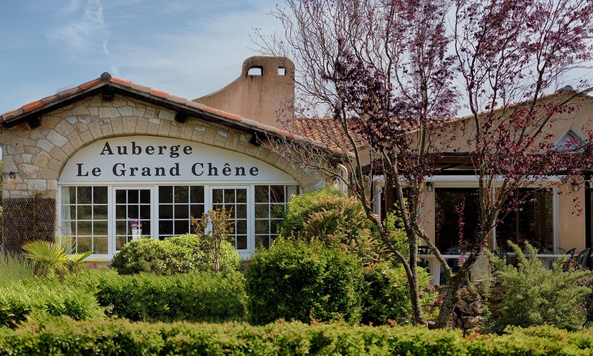 Sillans-la Cascade House | Auberge du Grand Chêne