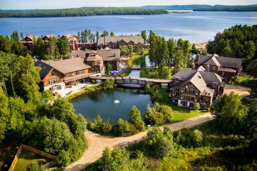 Saint-Michel-des-Saints Hotel | Auberge du Lac Taureau et Condos