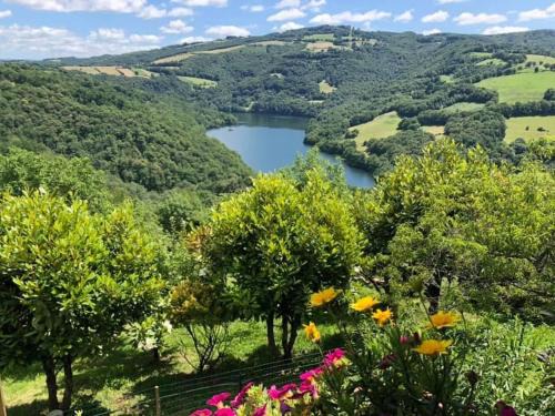 Castelnau-de-Mandailles Hotel | Auberge du Lac