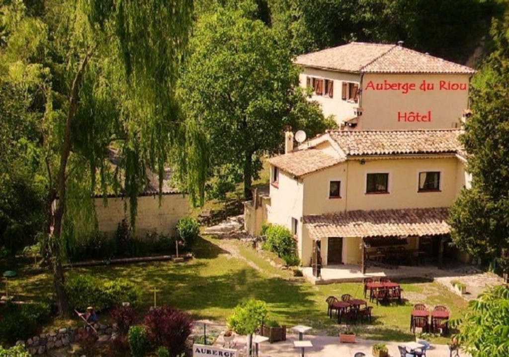 Puget-Rostang Hotel | Auberge Du Riou