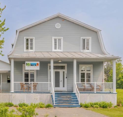 Saint-Raymond Hostel | Auberge du vieux pont